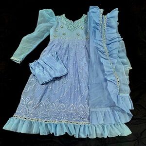 Beautiful 3 piece outfit in size 34 with 1 and a half inches of margin.